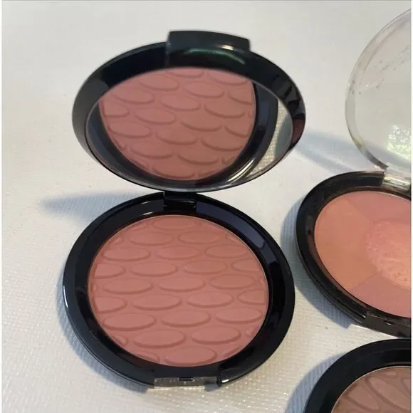 Signature Club A Lot of 5 Blush Aloe Puffed Eyeshawdow Duo Shade # 2 Medium